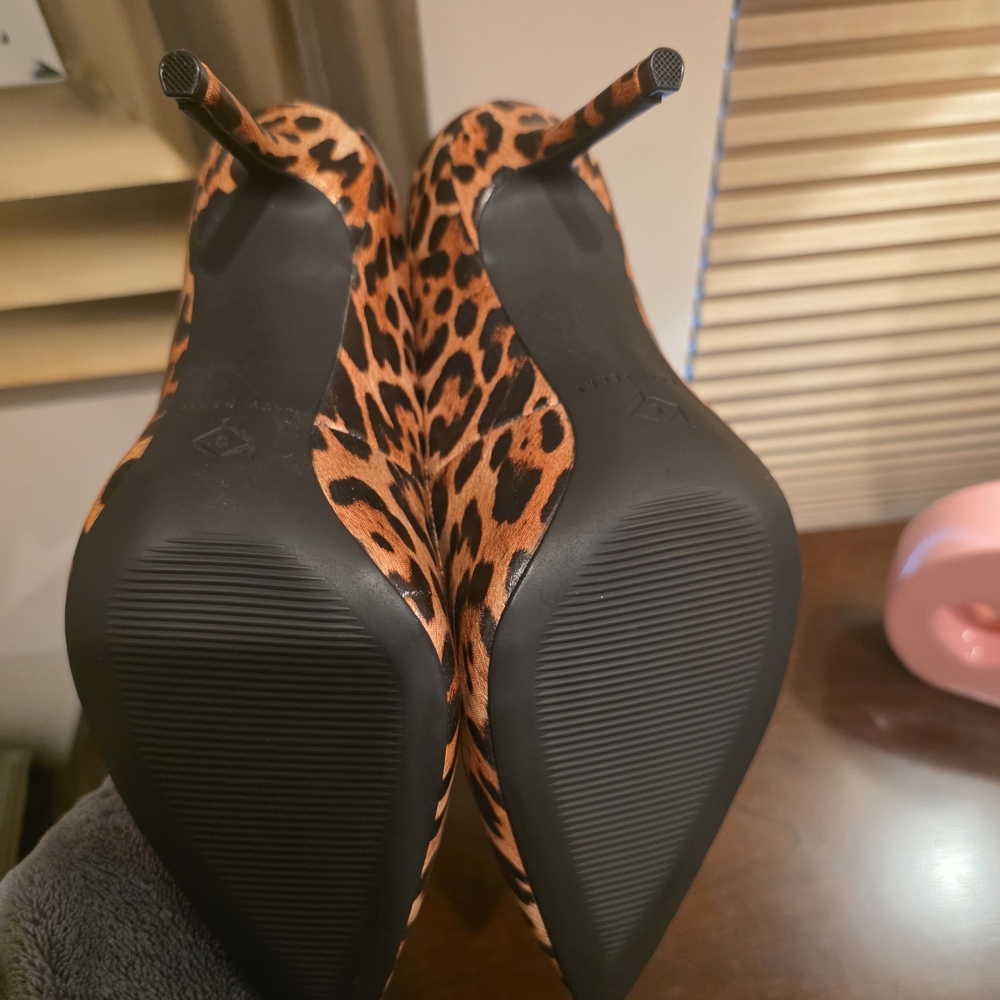 Leopard Print Women's Heels - Picture 3 of 3